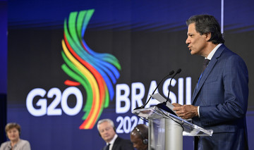 Brasiliens Finanzminister Haddad hält eine Rede.